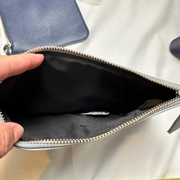 Disney Pandora Blue Clutch/Wristlet Gold Accents and Kissing Minnie & Mickey - Picture 6 of 6